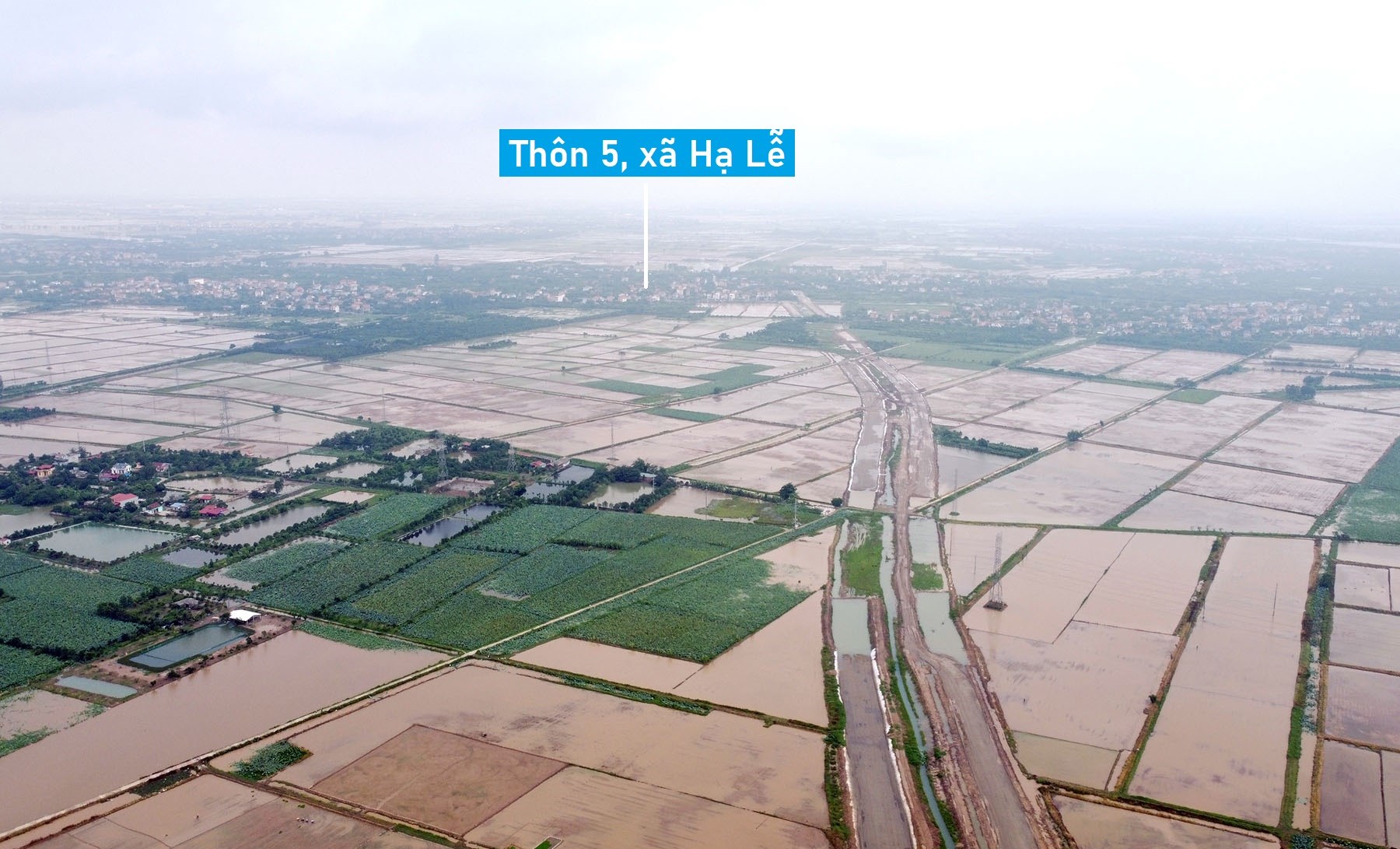 Toàn cảnh đường Tân Phúc - Võng Phan đang xây dựng qua huyện Ân Thi ...